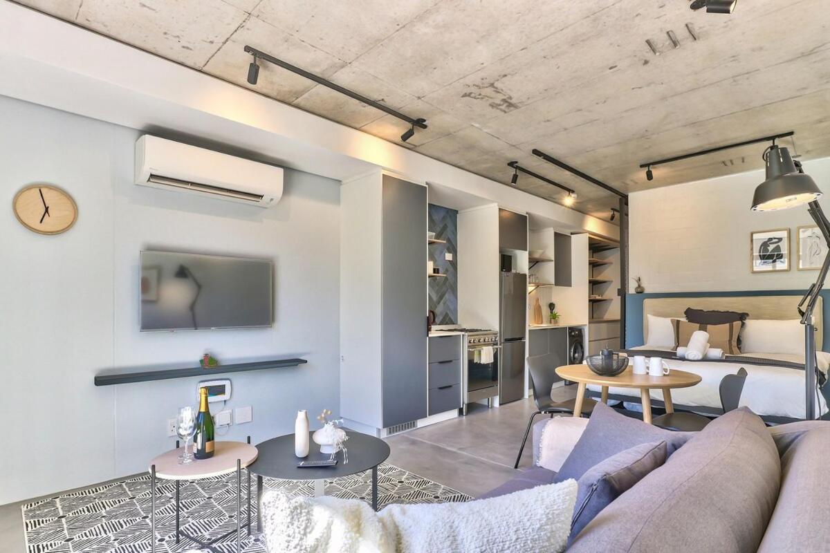 Secure, Central, Fast Wifi, Perfect Family Retreat Apartment *